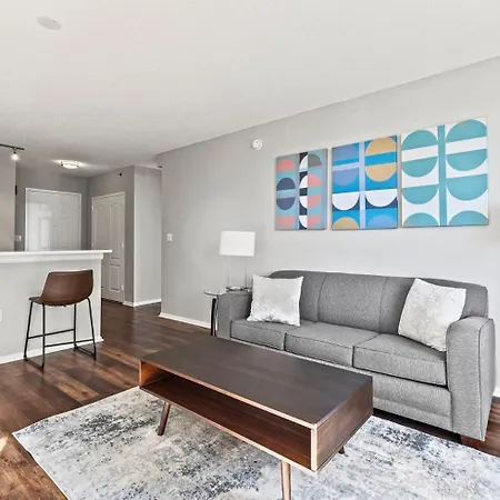 Modern Apt Near Downtown